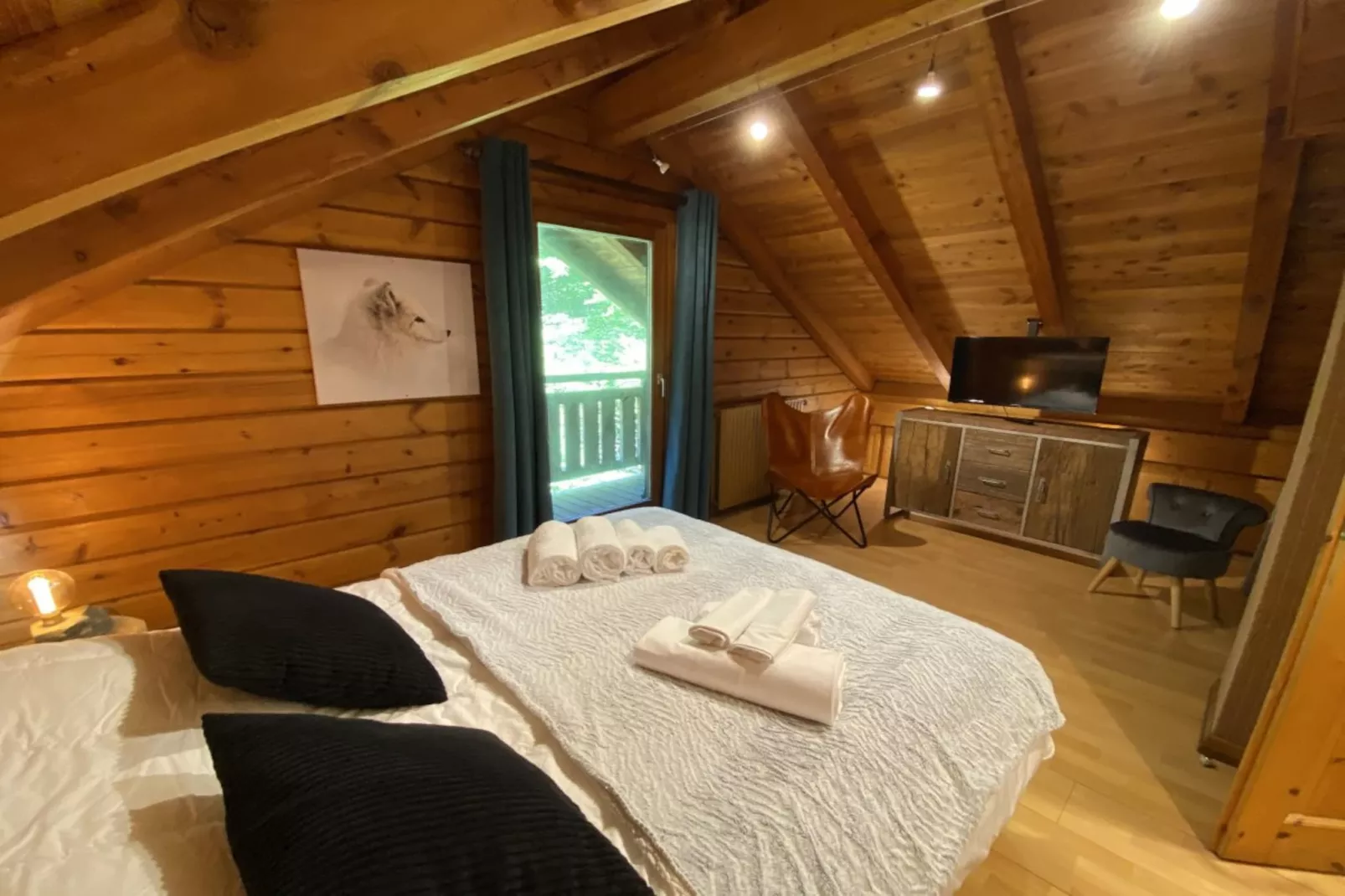 LE RENARD  Chalet en bois au calme-Bedroom