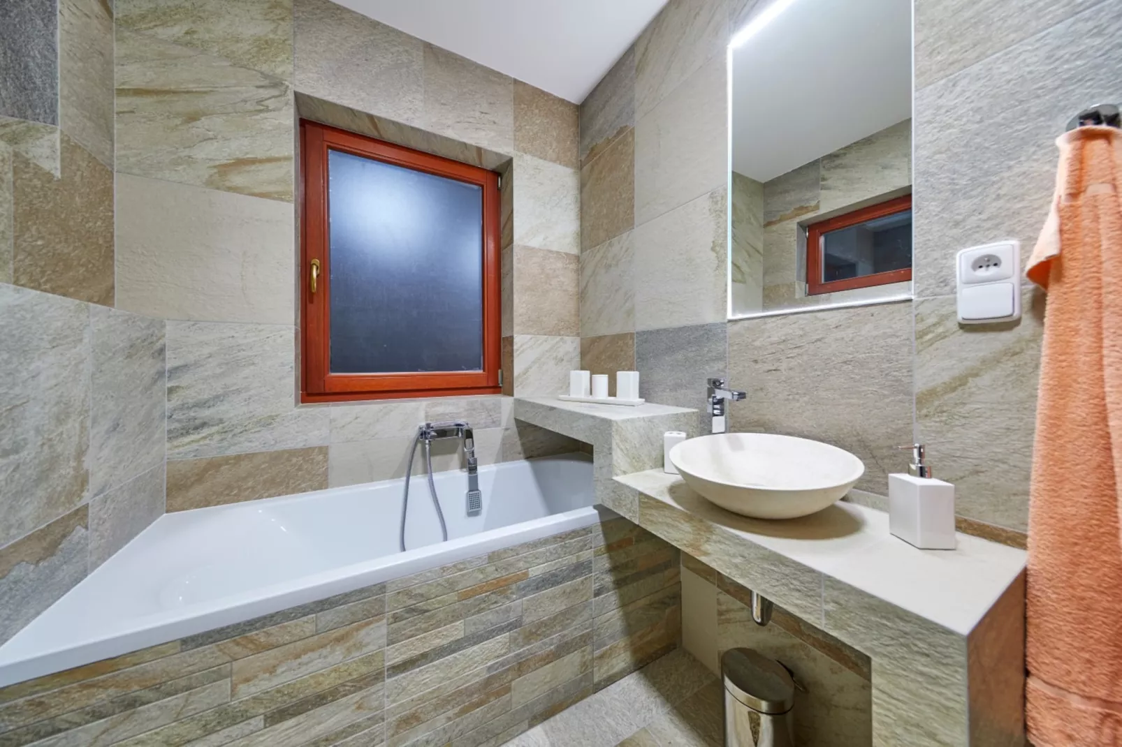 Cerna KCG350-Badezimmer