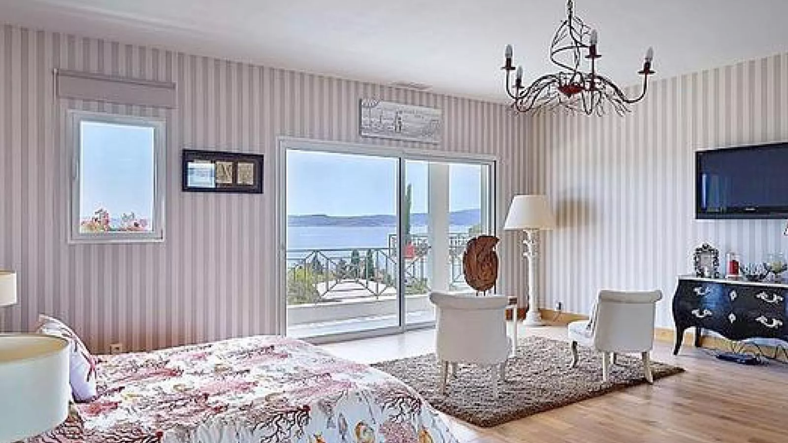 La Meréveil-Bedroom