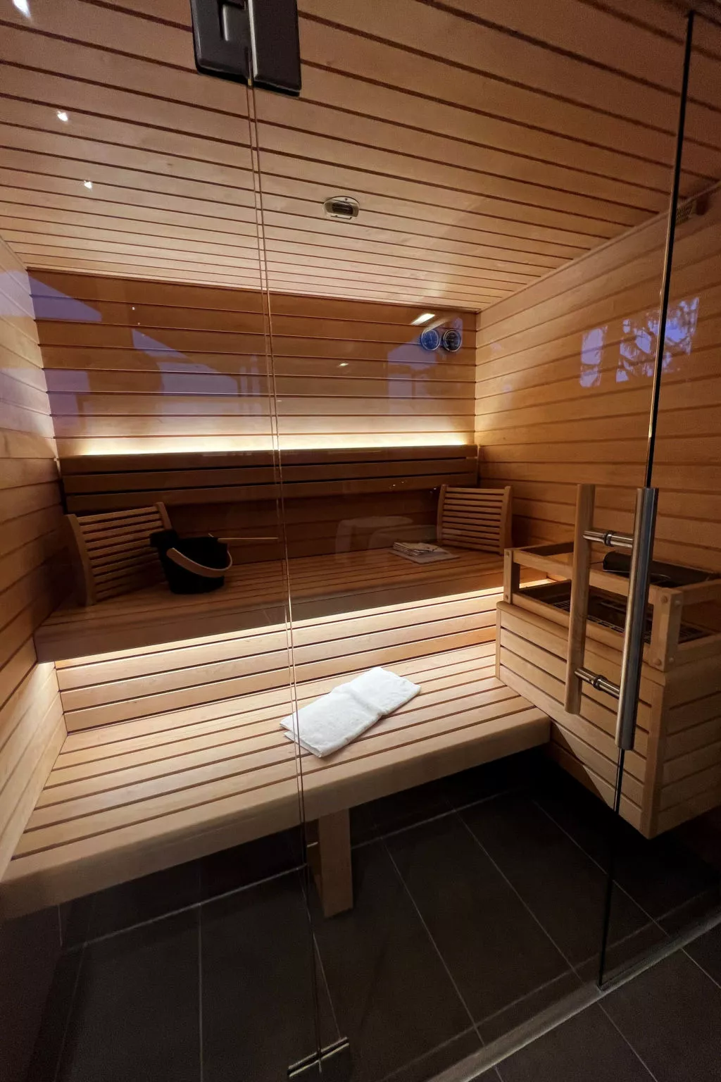 Superior #14 mit Sauna & Hot Tub-Inside