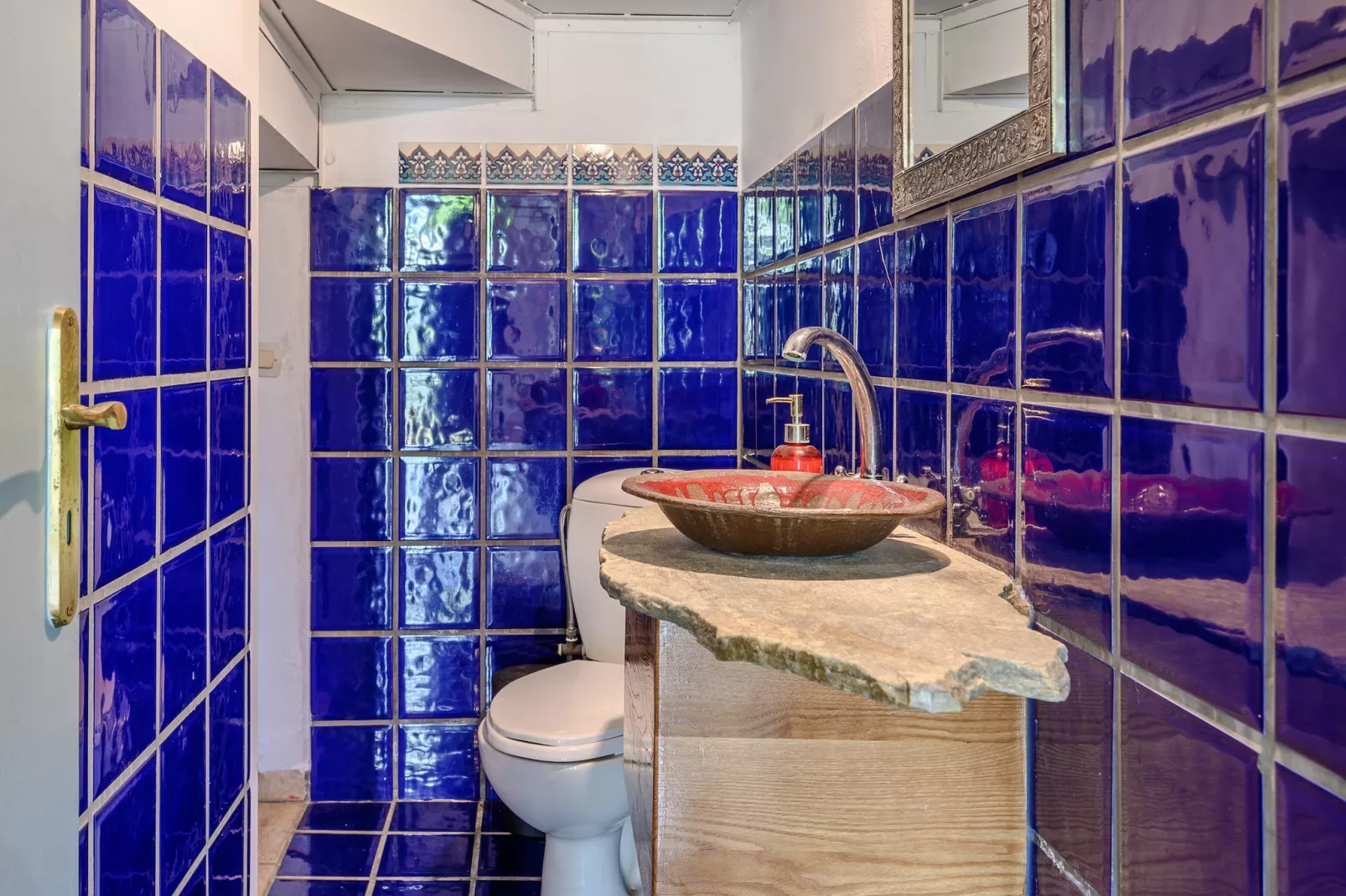 Manousaki-Bathroom