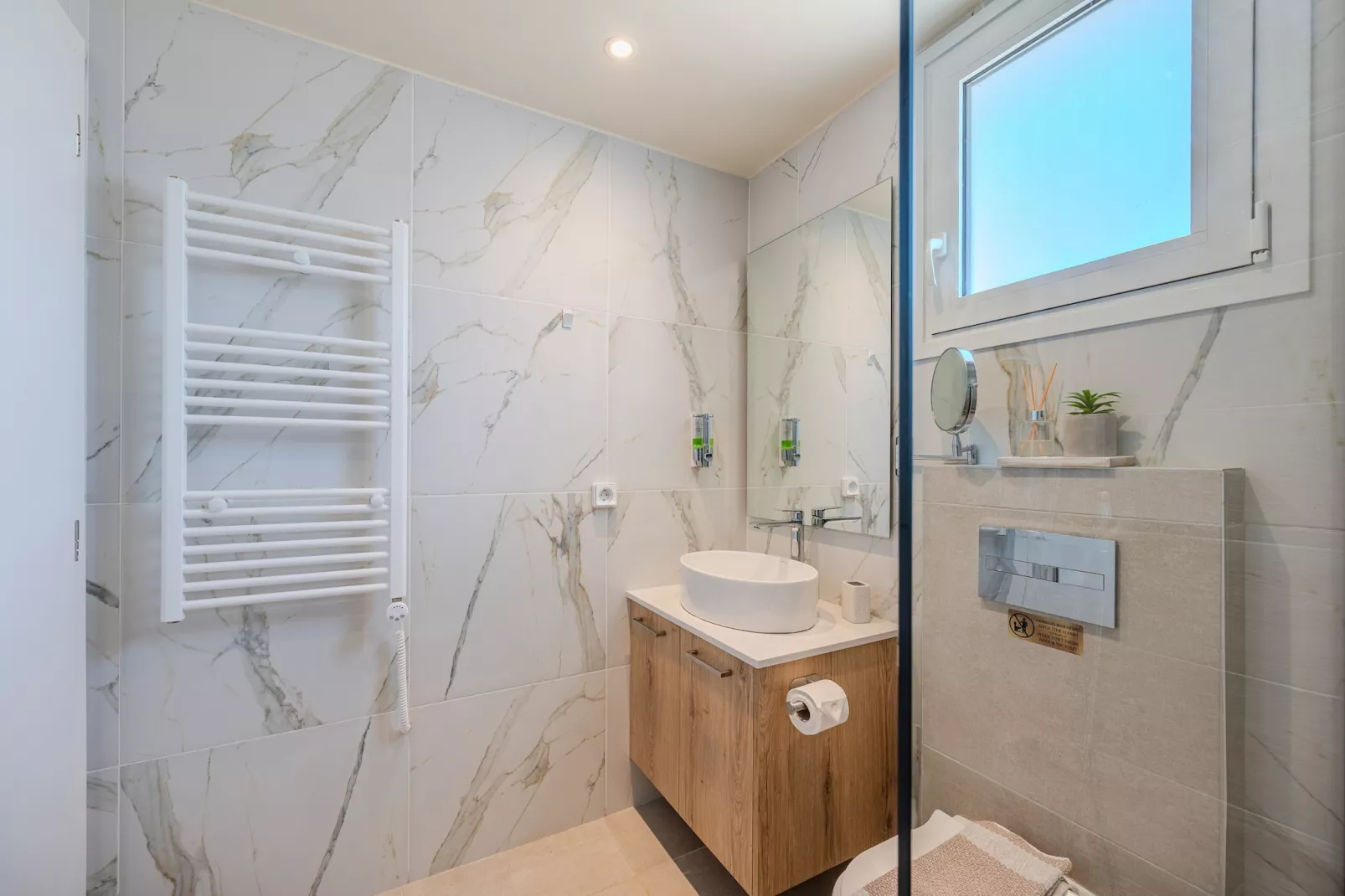 Nevelo Amethyst-Bathroom