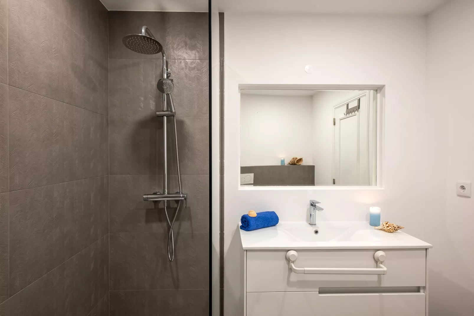 Apartment Portland-Bathroom