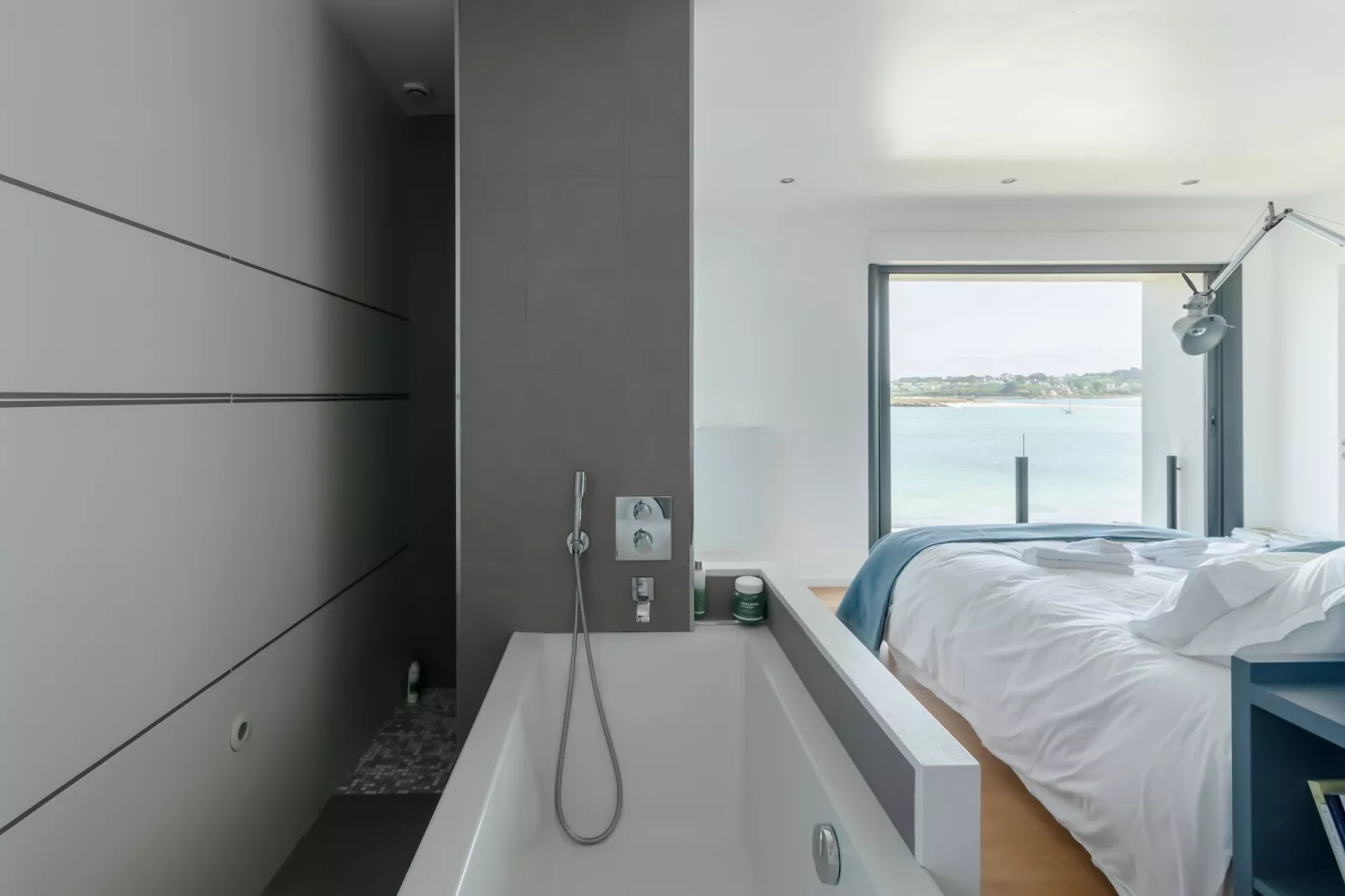 TY KOREJOU - Plouguerneau-Bathroom