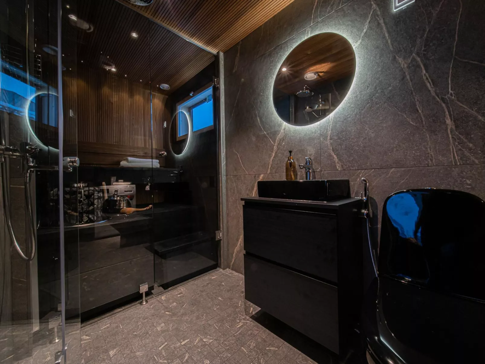 Levi sky iglo incl. hot tub-Inside