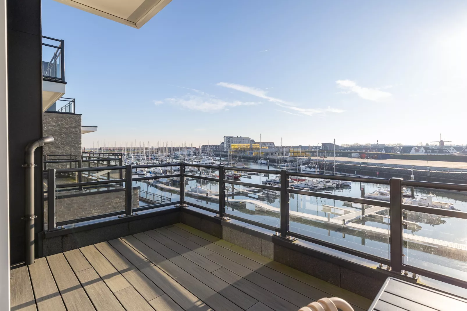 Appartement Vista Maris 'Haus am See' - Havenweg 8-30  Sint-Annaland-Terrace balcony