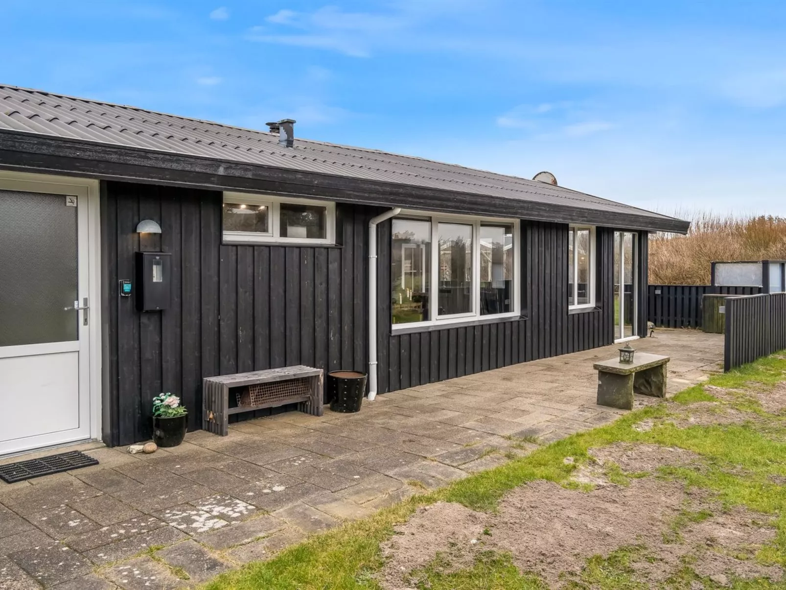 "Erblin" - 400m from the sea-Draußen