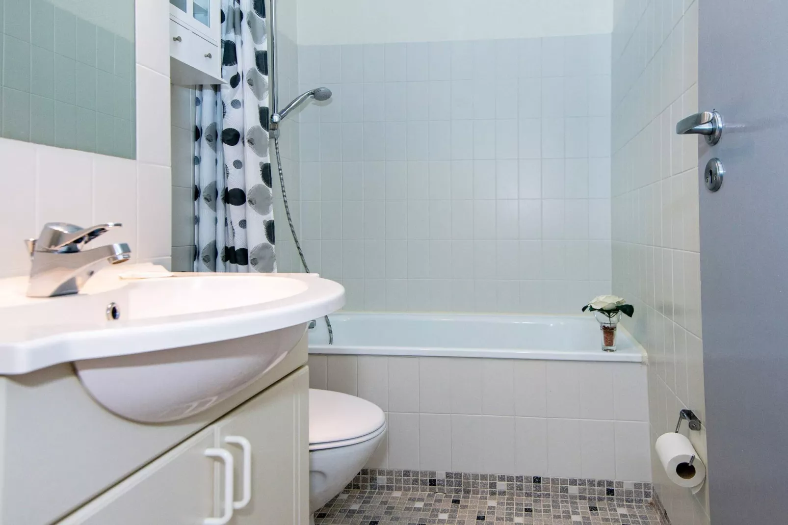 2 room,ground floor or 1.-Innen