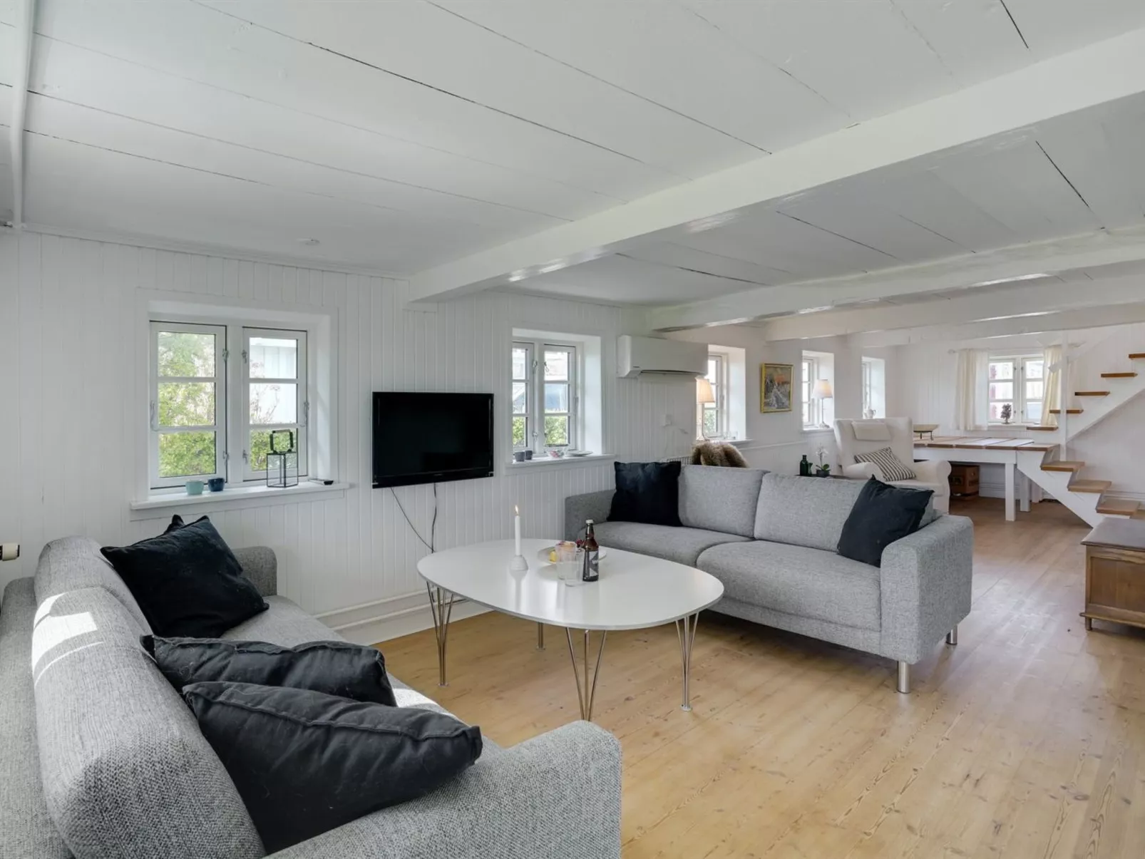 "Gyril" - 100m from the sea-Drinnen
