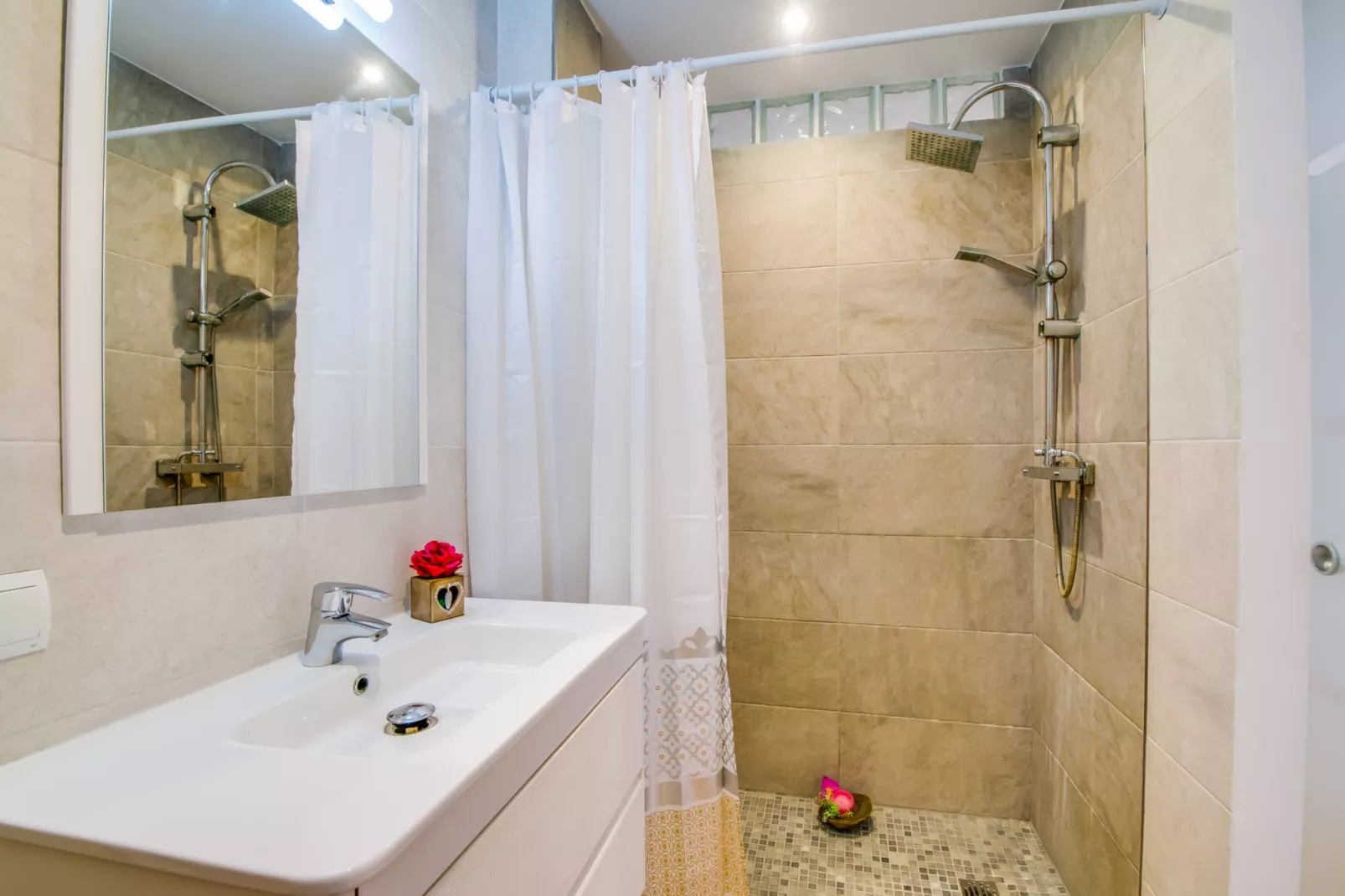 Blue Attic Beach-Bathroom