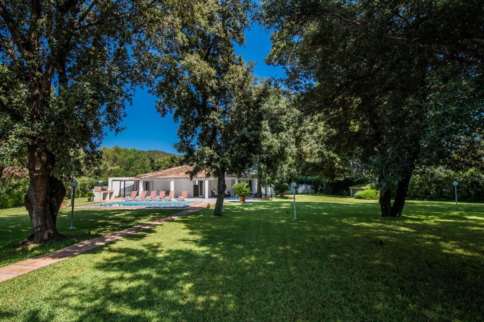 Casa Encinar-Gärten Sommer