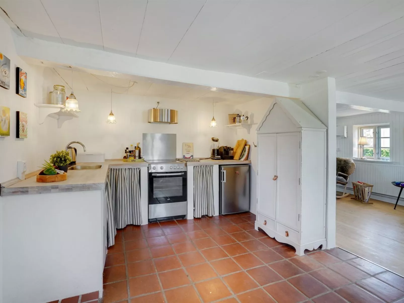 "Gyril" - 100m from the sea-Drinnen
