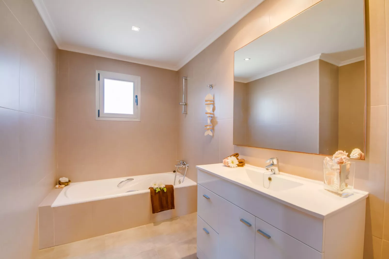 Castello Playa-Bathroom