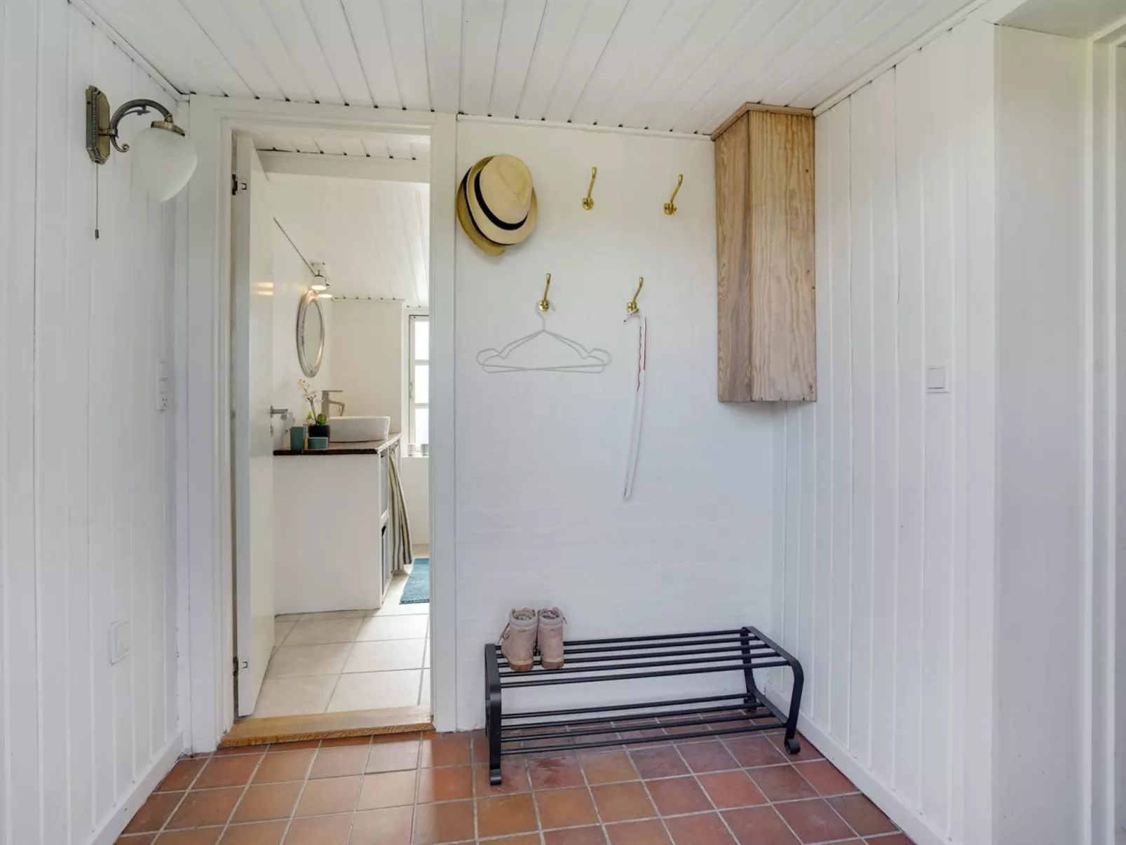 "Gyril" - 100m from the sea-Drinnen