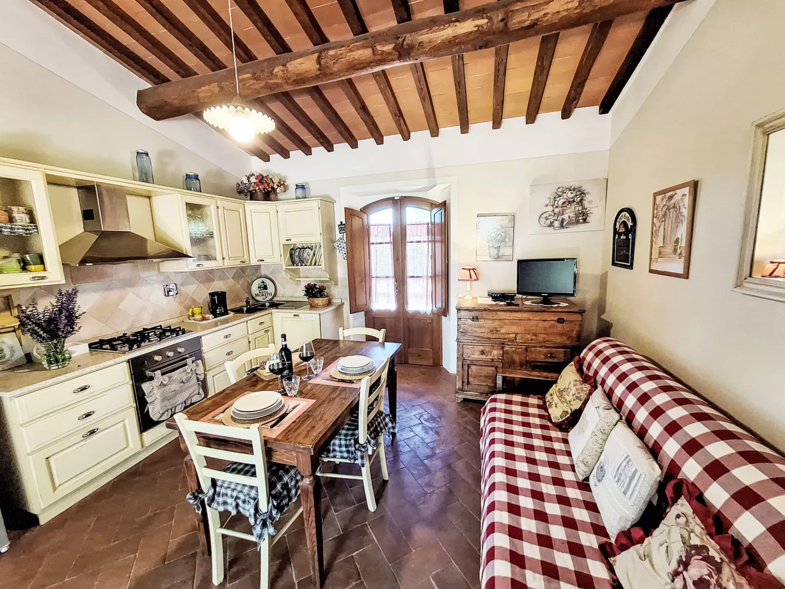 San Regolo-Inside
