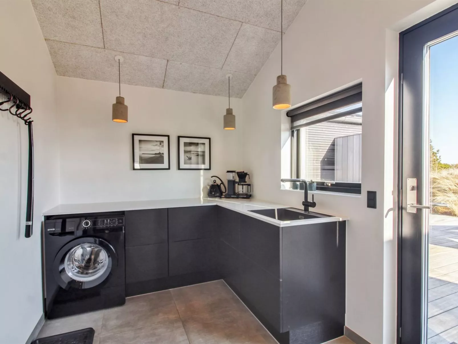 "Eriksine" - 750m from the sea-Inside