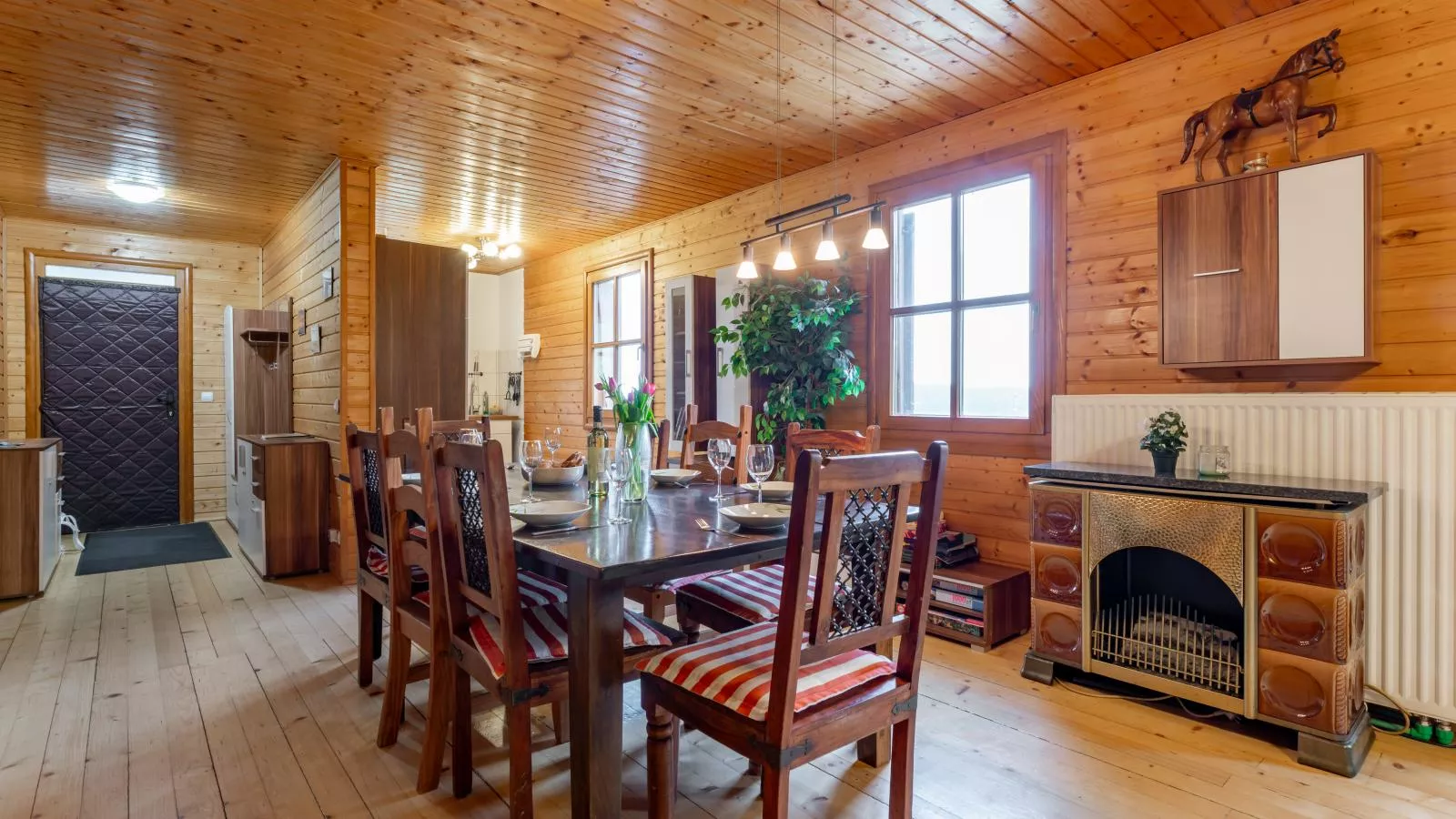 Karawankenpanorama L-Dining room