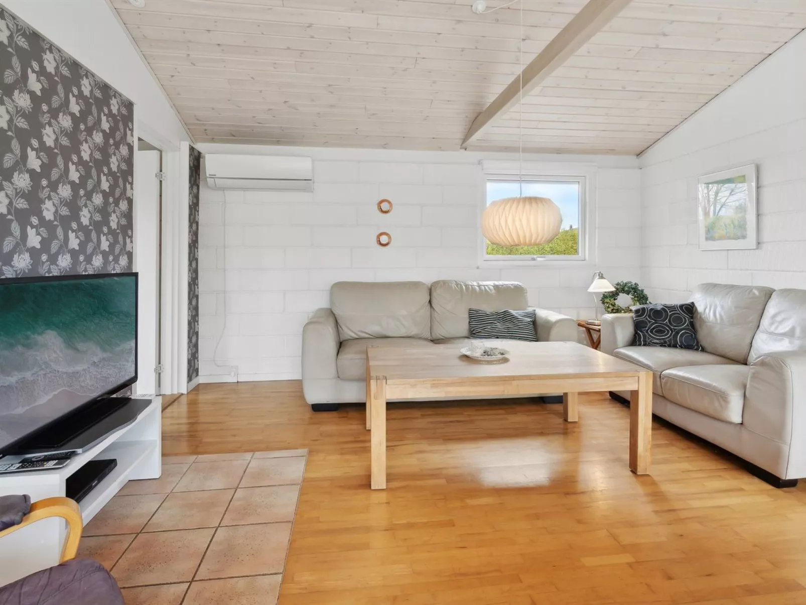 "Mahalia" - 300m from the sea-Inside