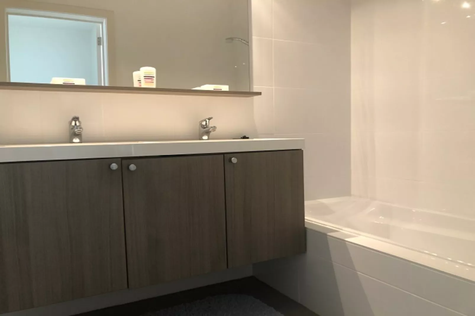 ILIYA 0401-Badezimmer