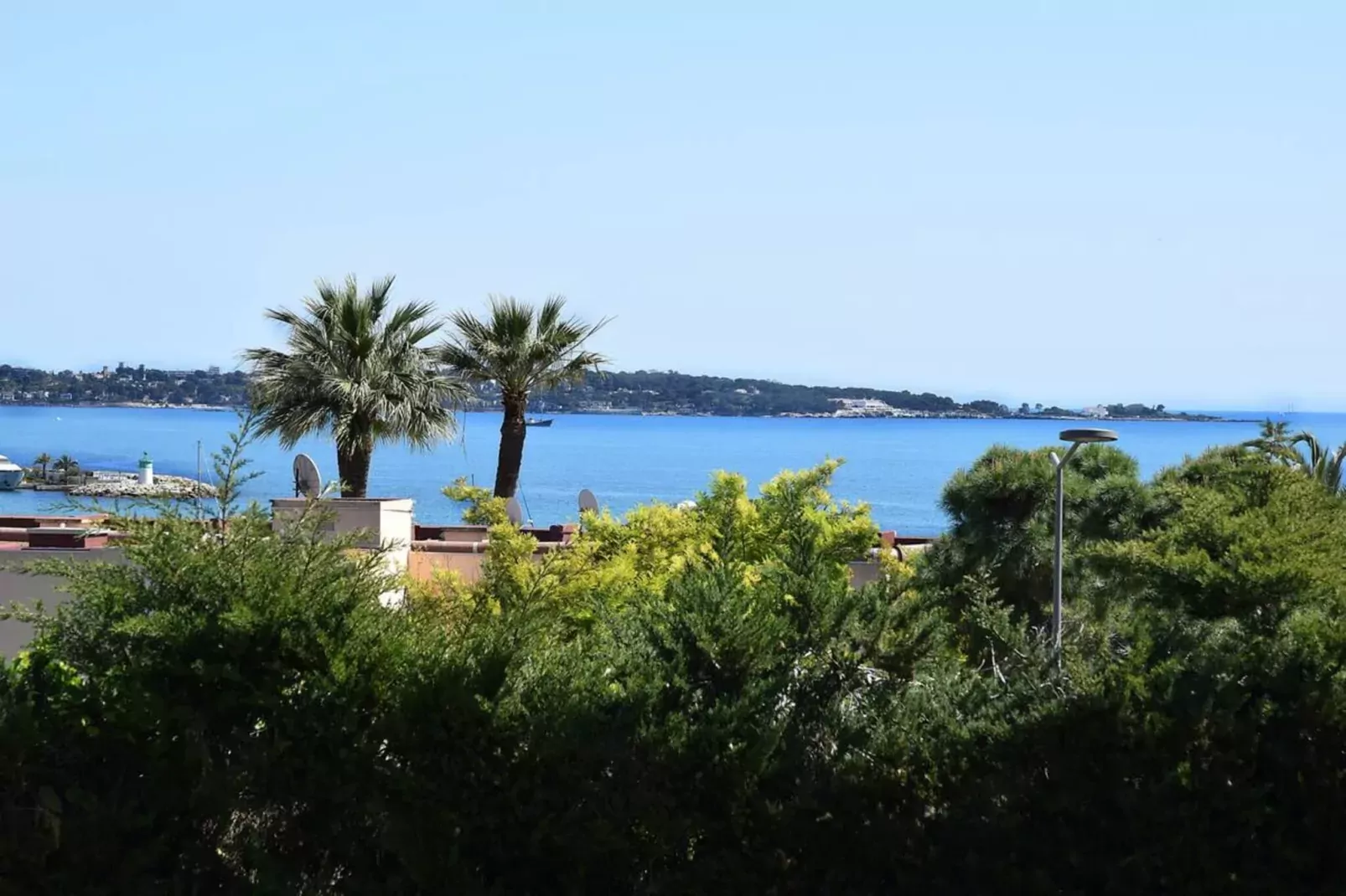Vue Mer à Golfe-Juan Proche Cannes Plage et Garage-View summer