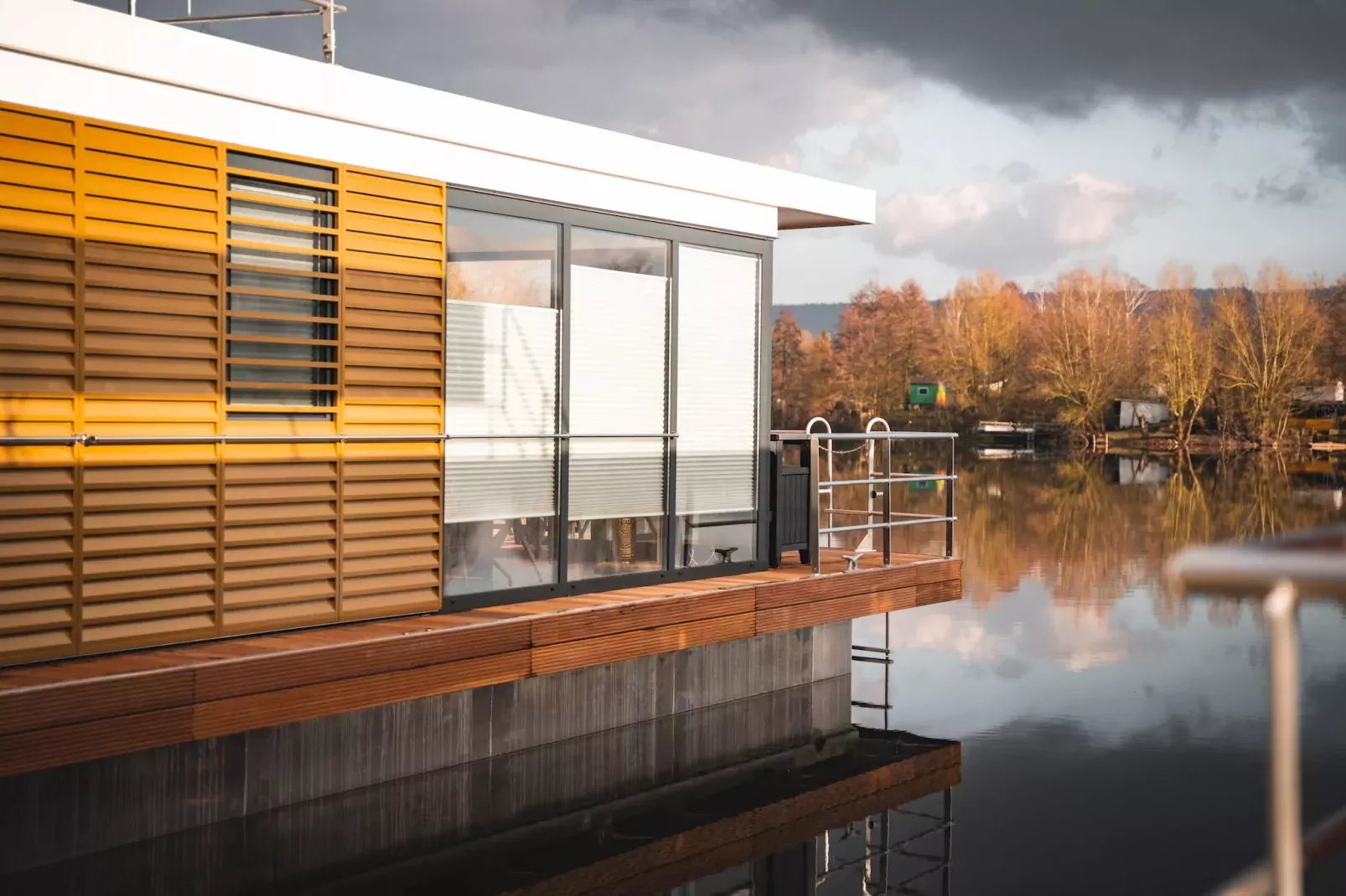 Hausboot in Höxter-Exterior summer