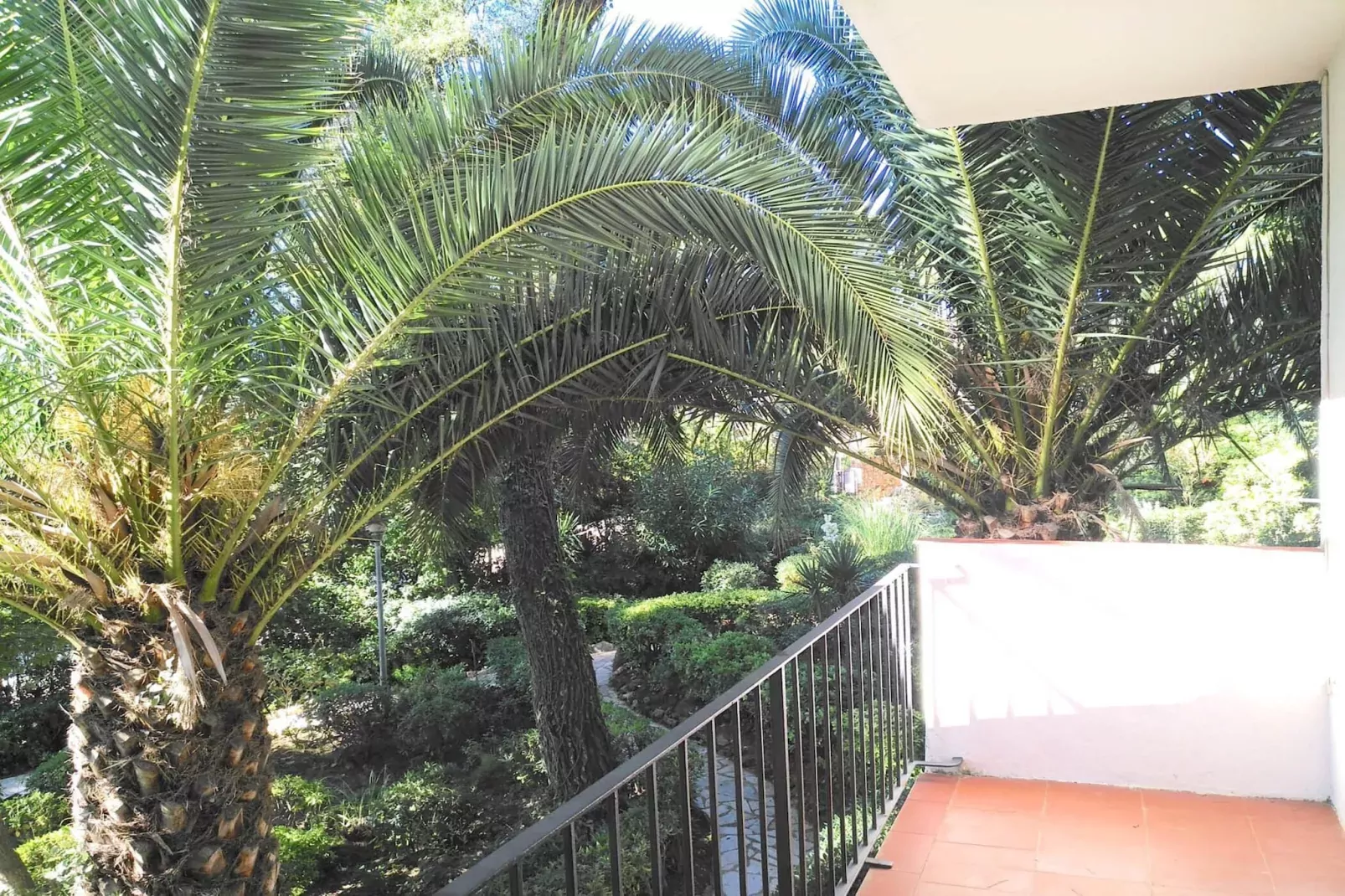 Cliper B-2-Terrace balcony