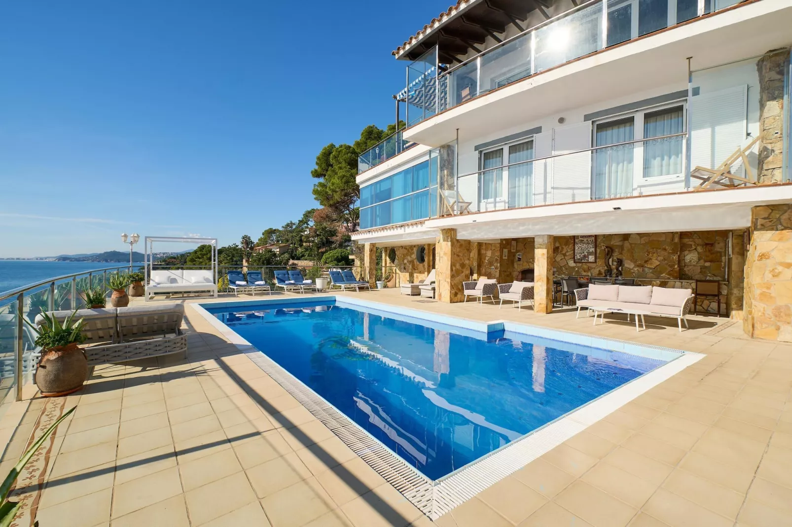 Canyelles-Pool