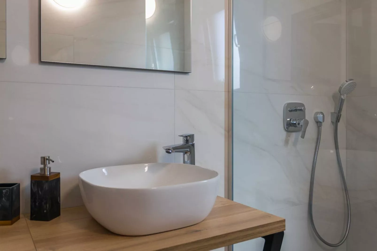 Villa Bavaria with Pool, Jacuzzi, Table Tennis-Badezimmer