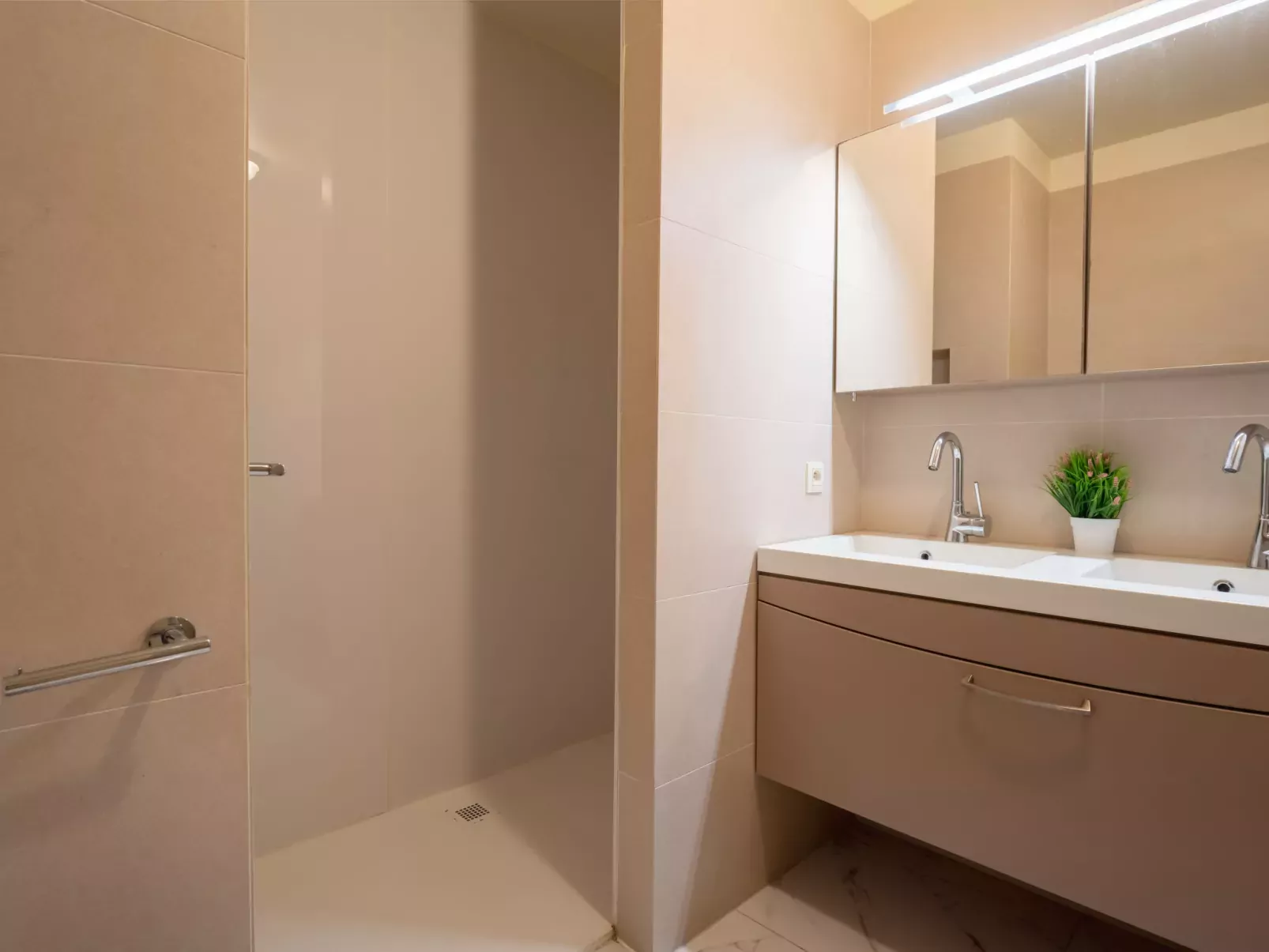 SeaRise with lateral sea view & parking-Inside