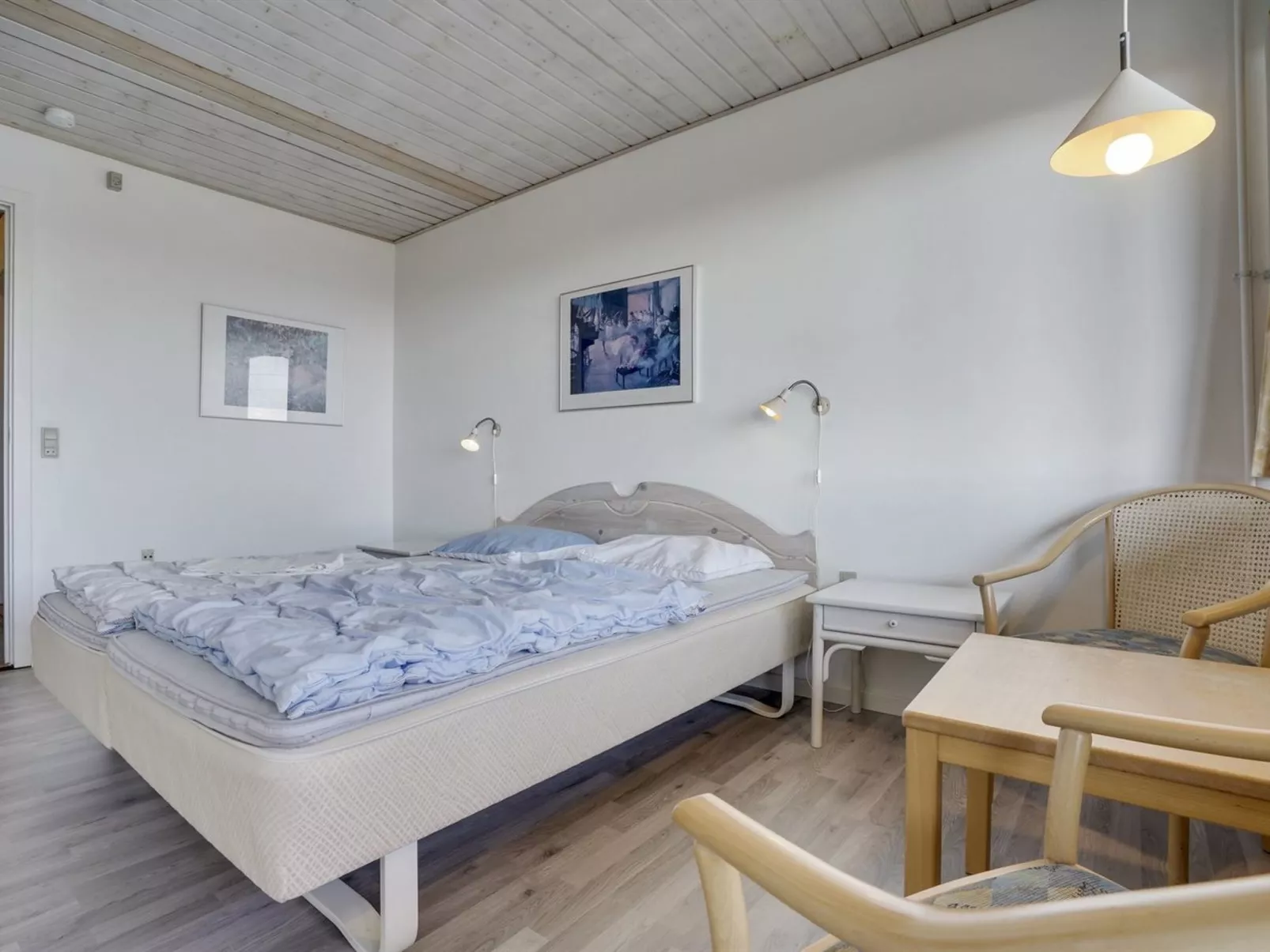 "Stilla" - 35km from the sea-Drinnen