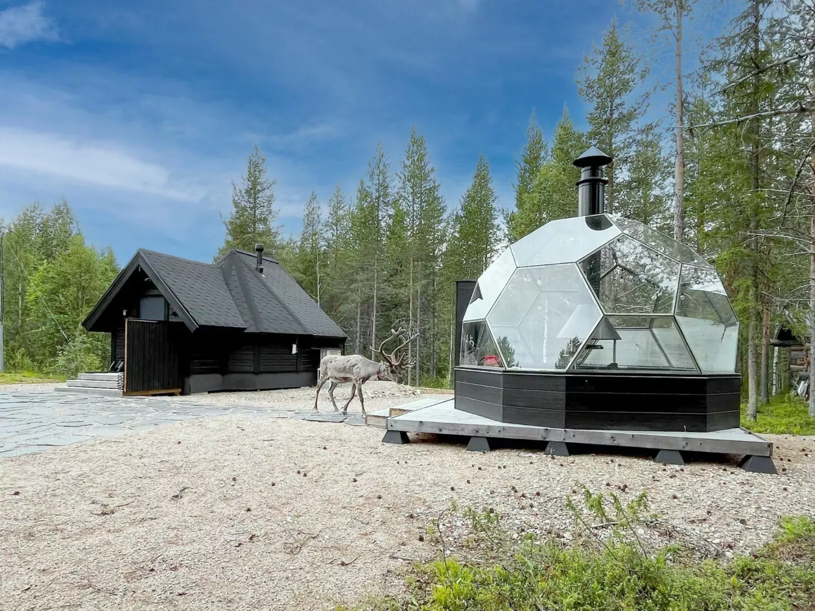 Samruam b aurora cabin-Outside