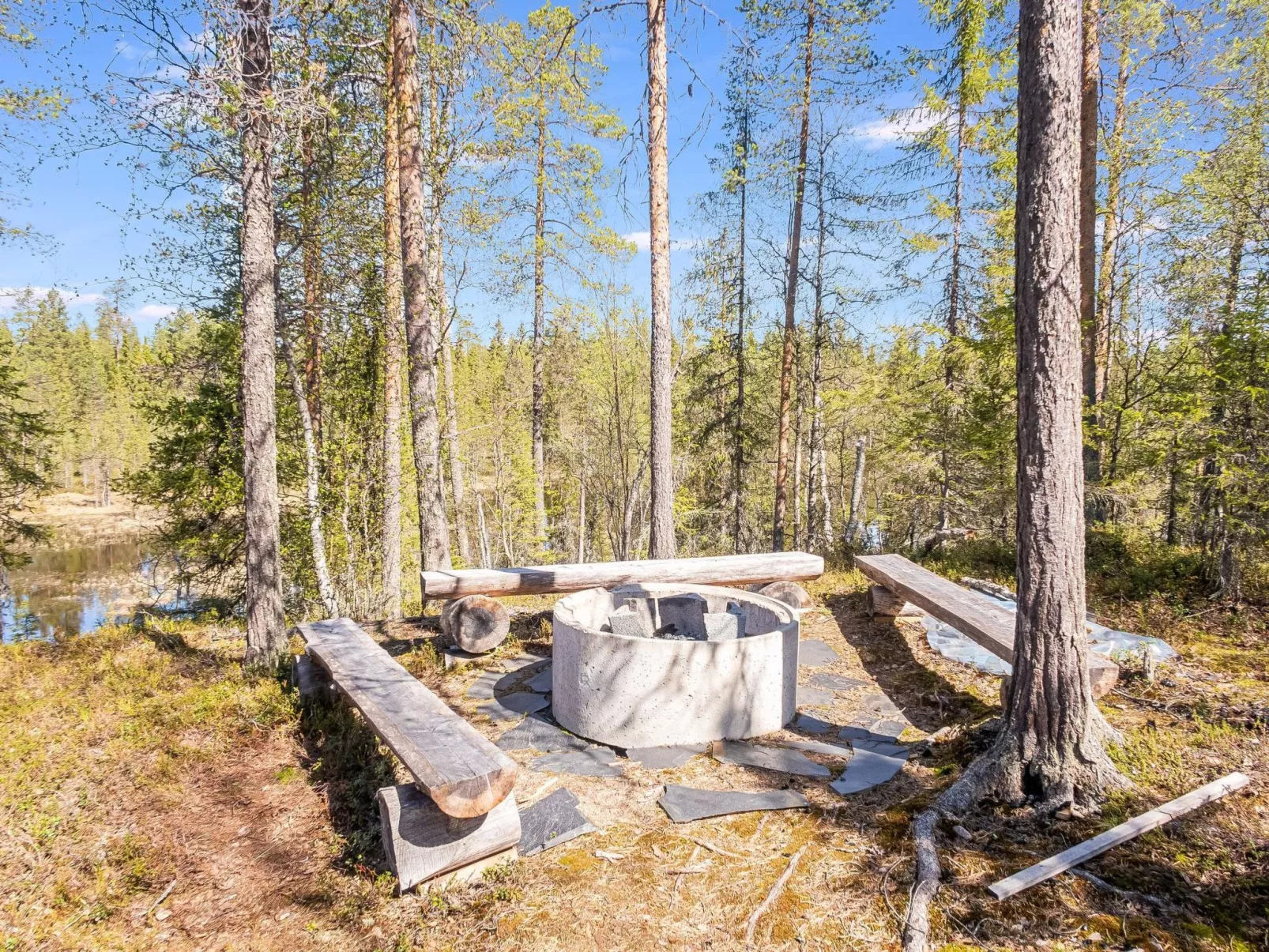 Kiehtäjän lahti-Outside