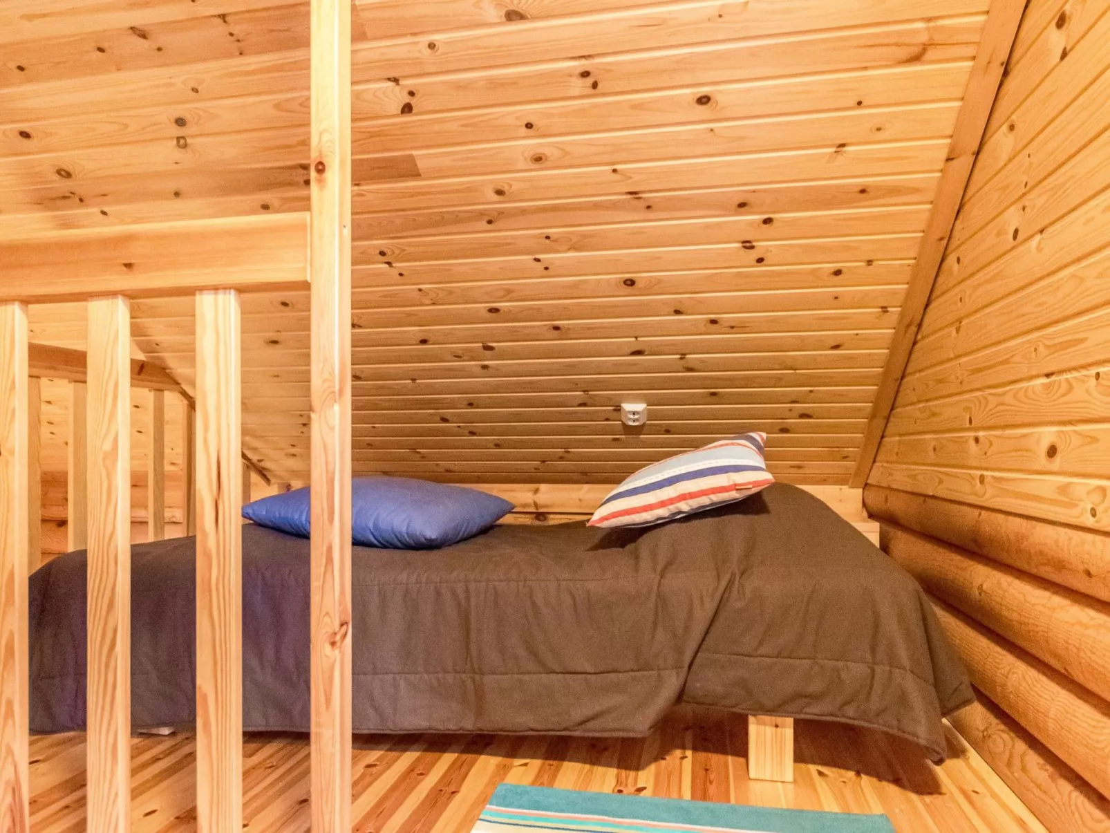 Kilpolan orvokki, pauliina ja karoliina-Inside