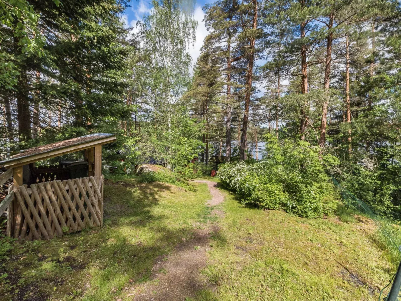 Artturin mökki-Outside