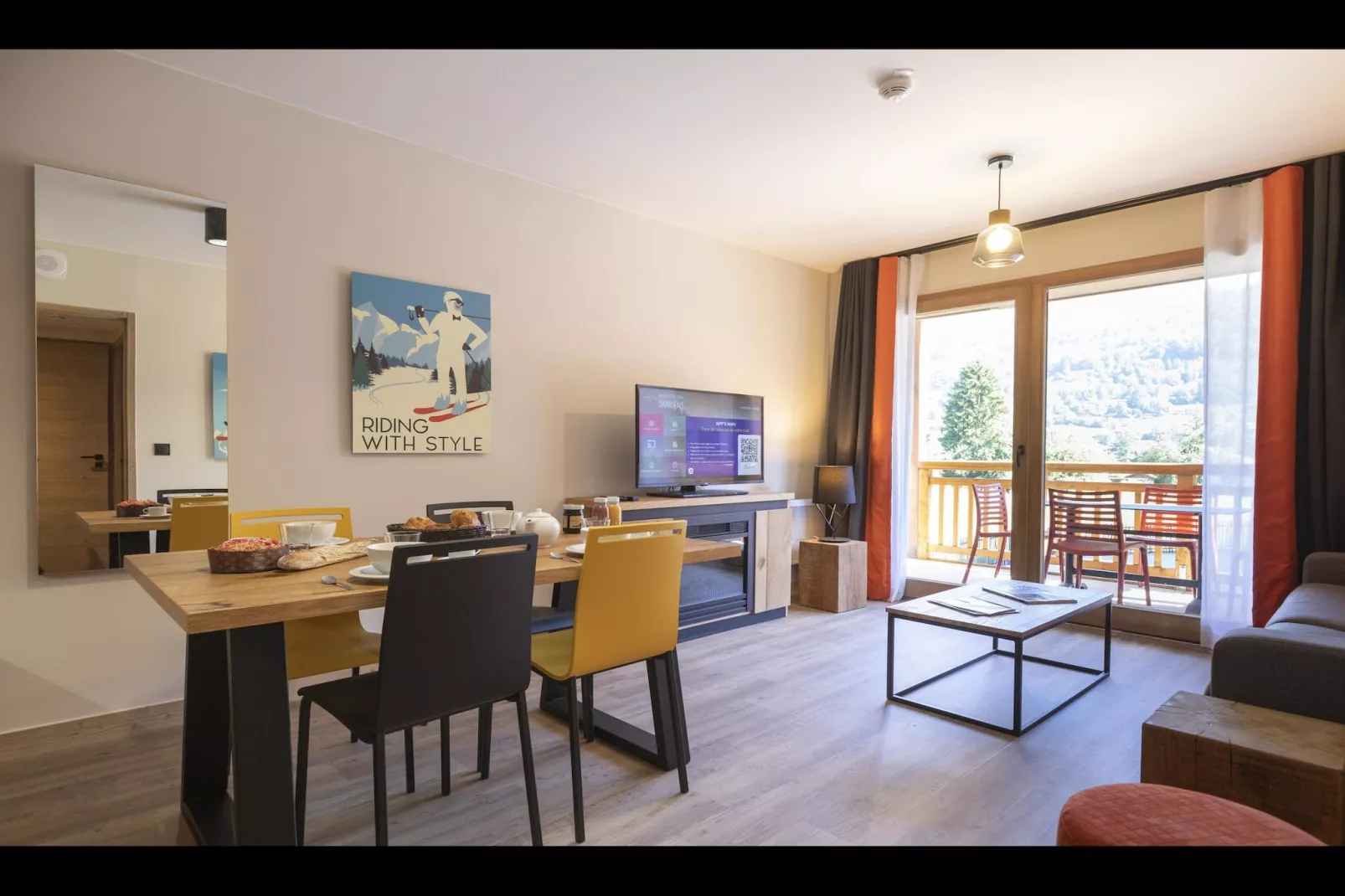 SAMOËNS-S8L-Esszimmer