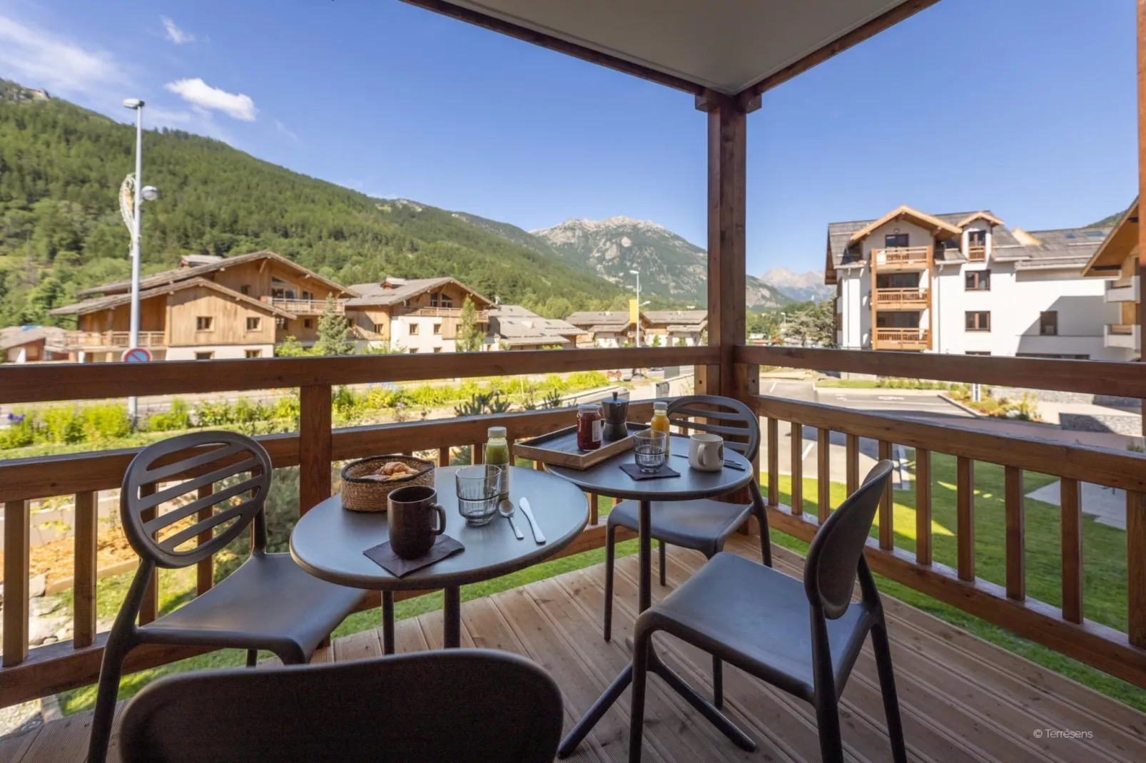 SERRE CHEVALIER Le Cristal Lodge-A38S-Terrace balcony