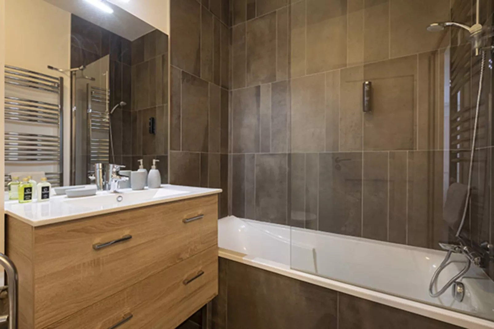 Le Hameau de barthelemy-A36S-Salle de bain