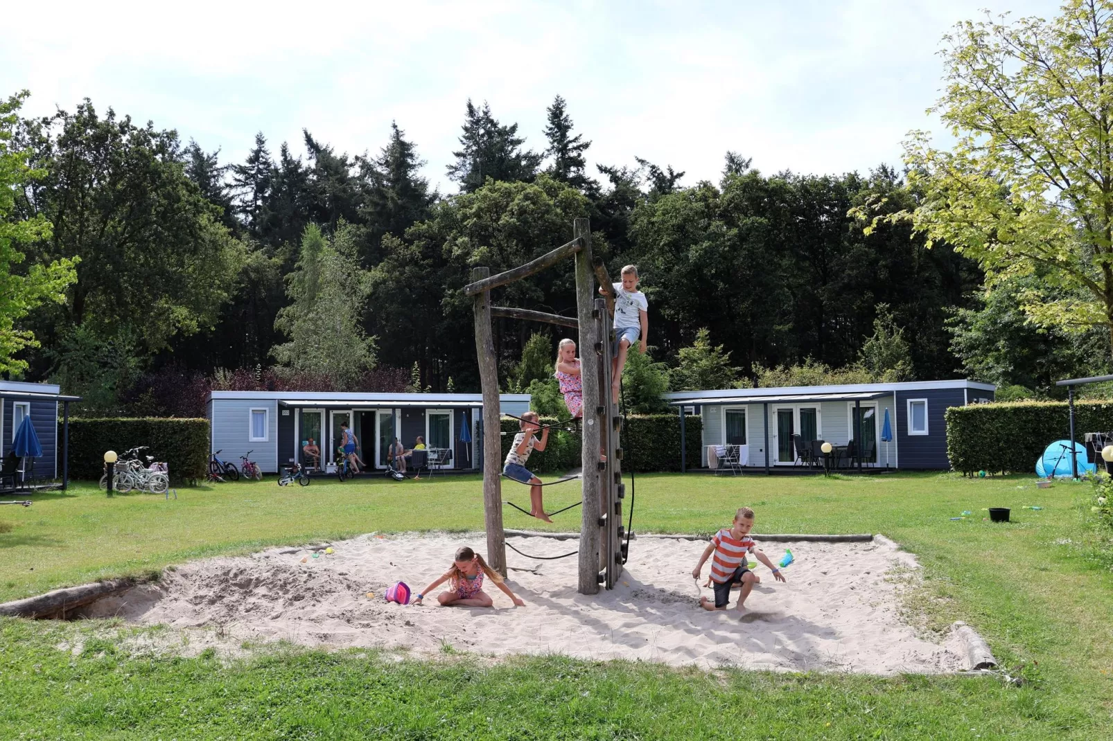 Forest Edge Chalet | 2 - 6 people-Gardens summer