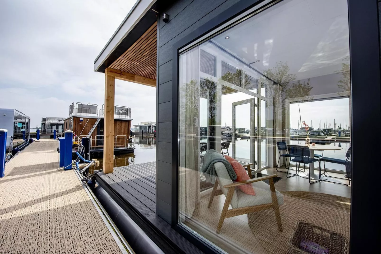 RiggelBrug Sneekermeer-Terrassenbalkon