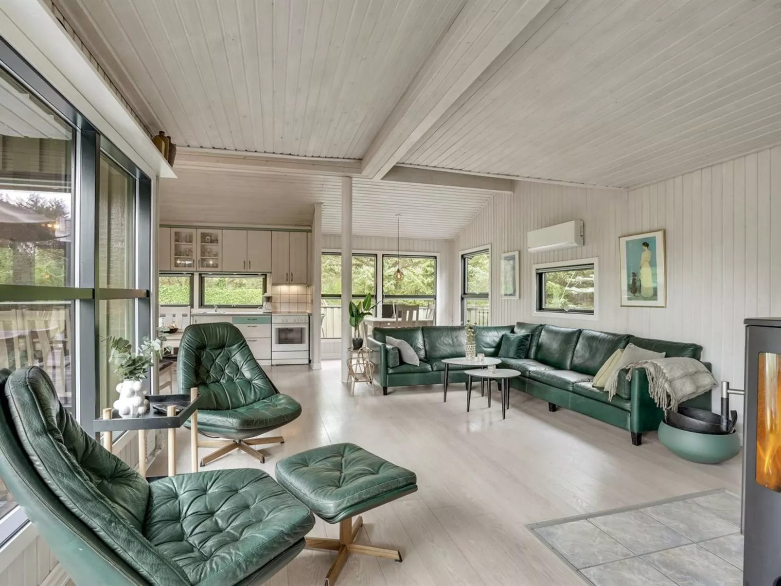"Glenda" - 3km from the sea-Inside