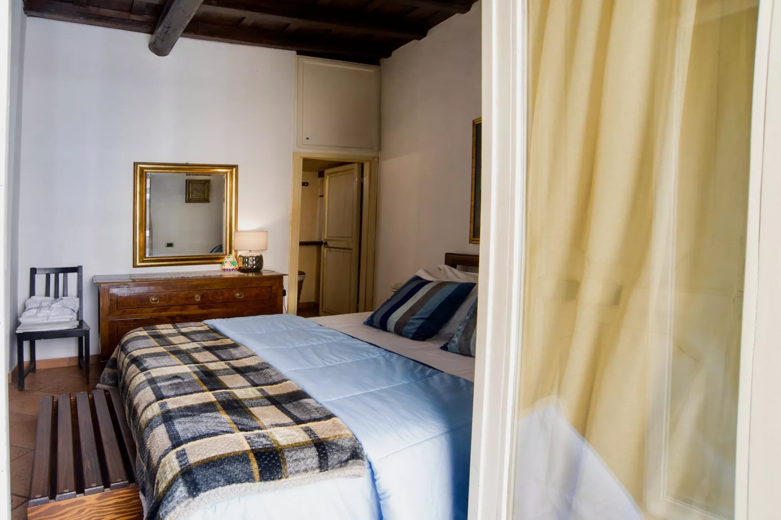 Trevi Fountain Apartment-Bedroom