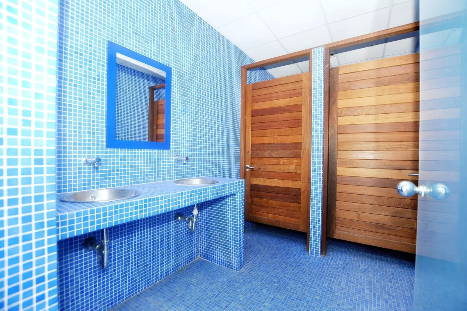 1125 ROYAL MARINE vista Piscina-Salle de bain