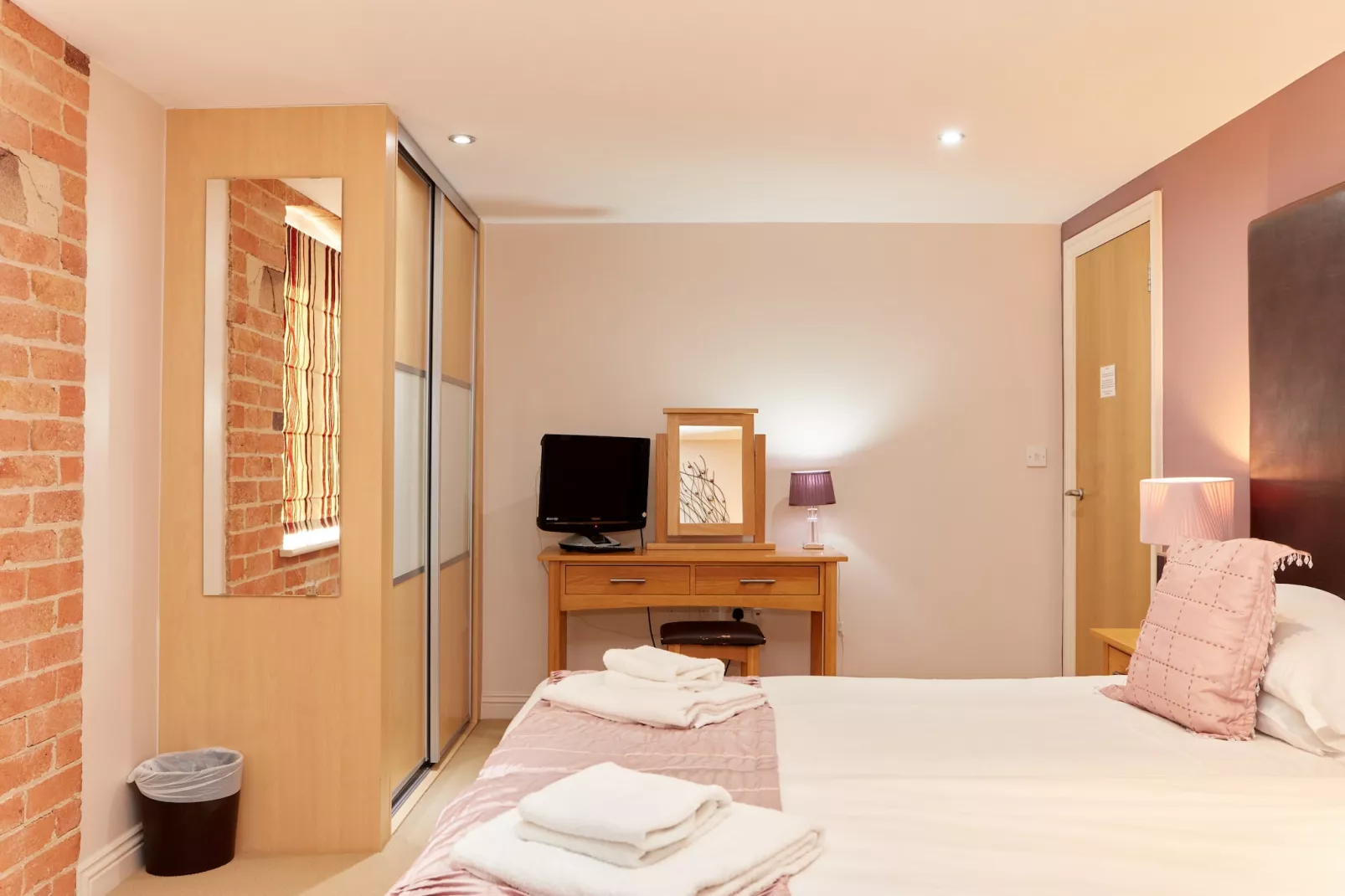 Sunshine Cottage-Bedroom