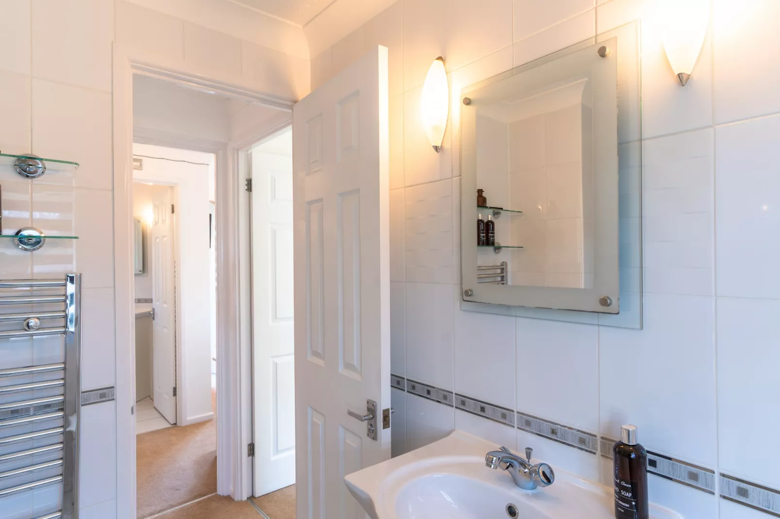 Serendipity Lodge-Bathroom