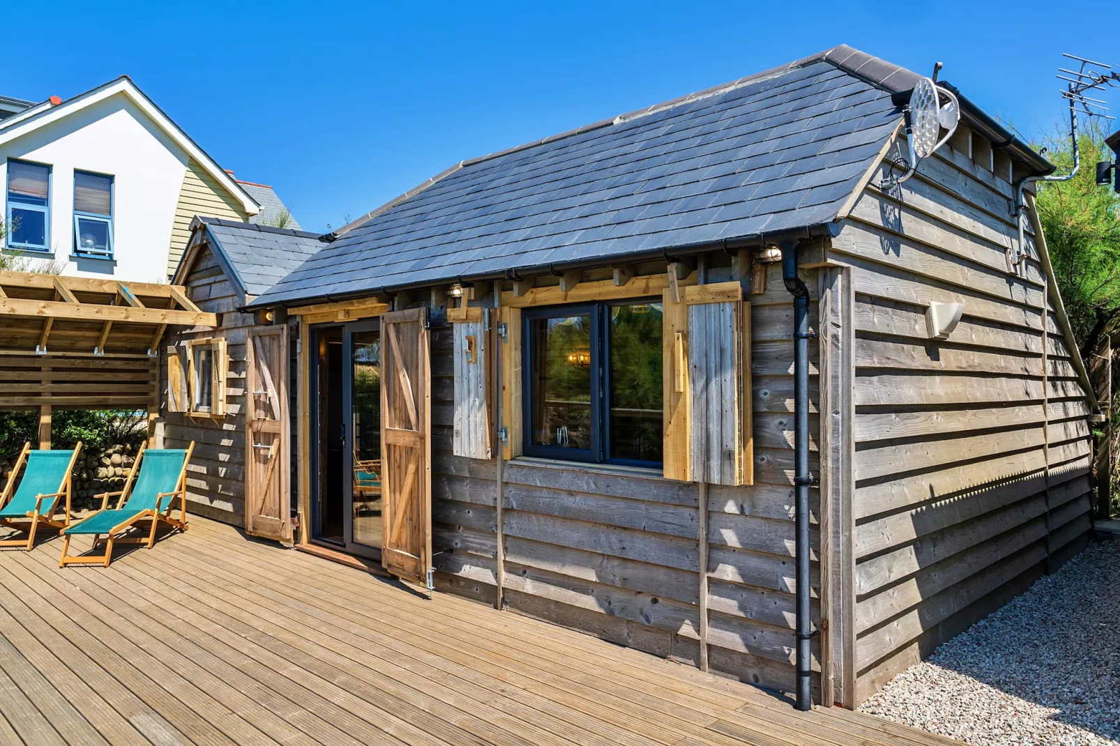 Driftwood-Terrace balcony