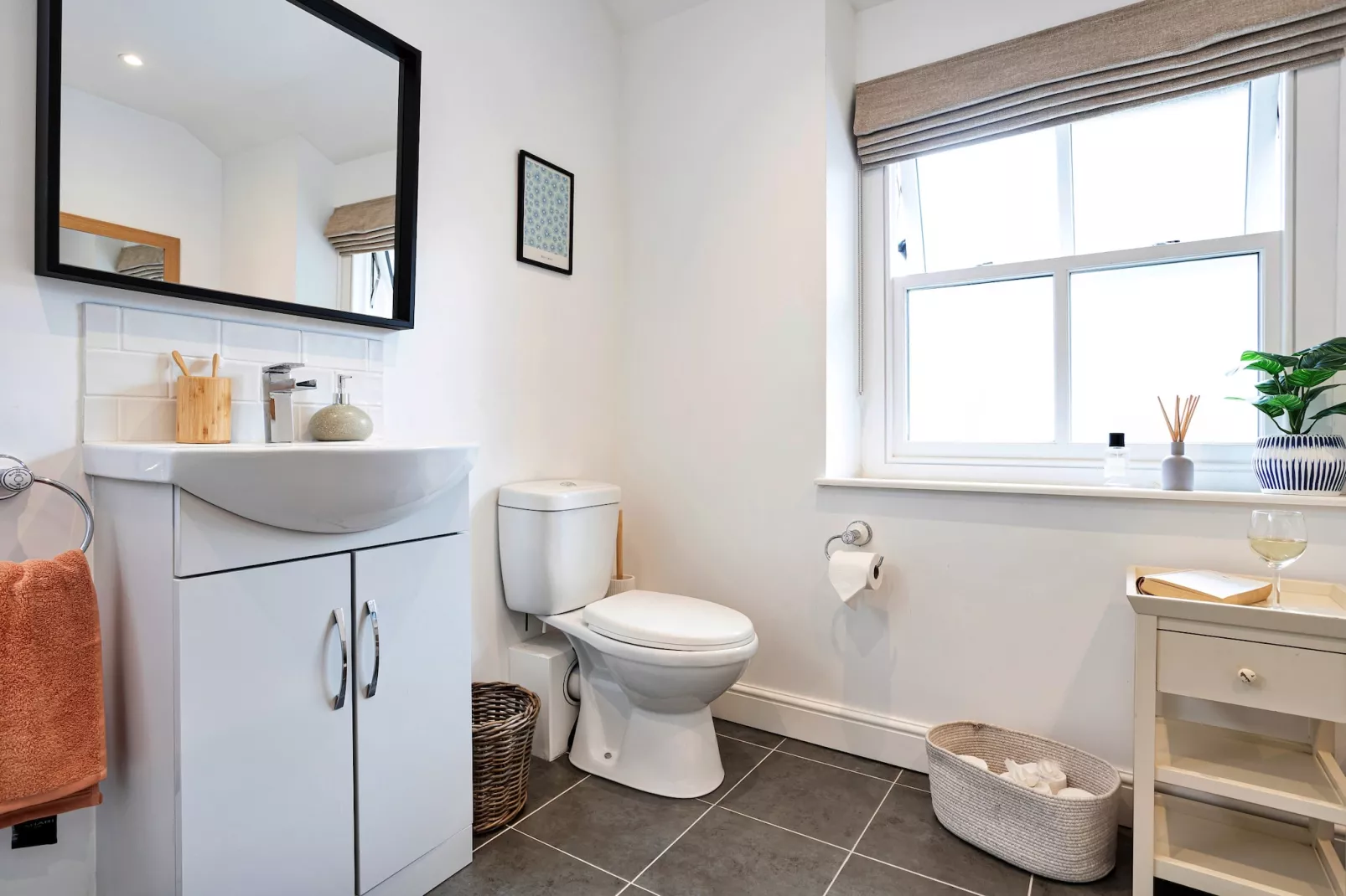 Courtyard Cottage-Bathroom
