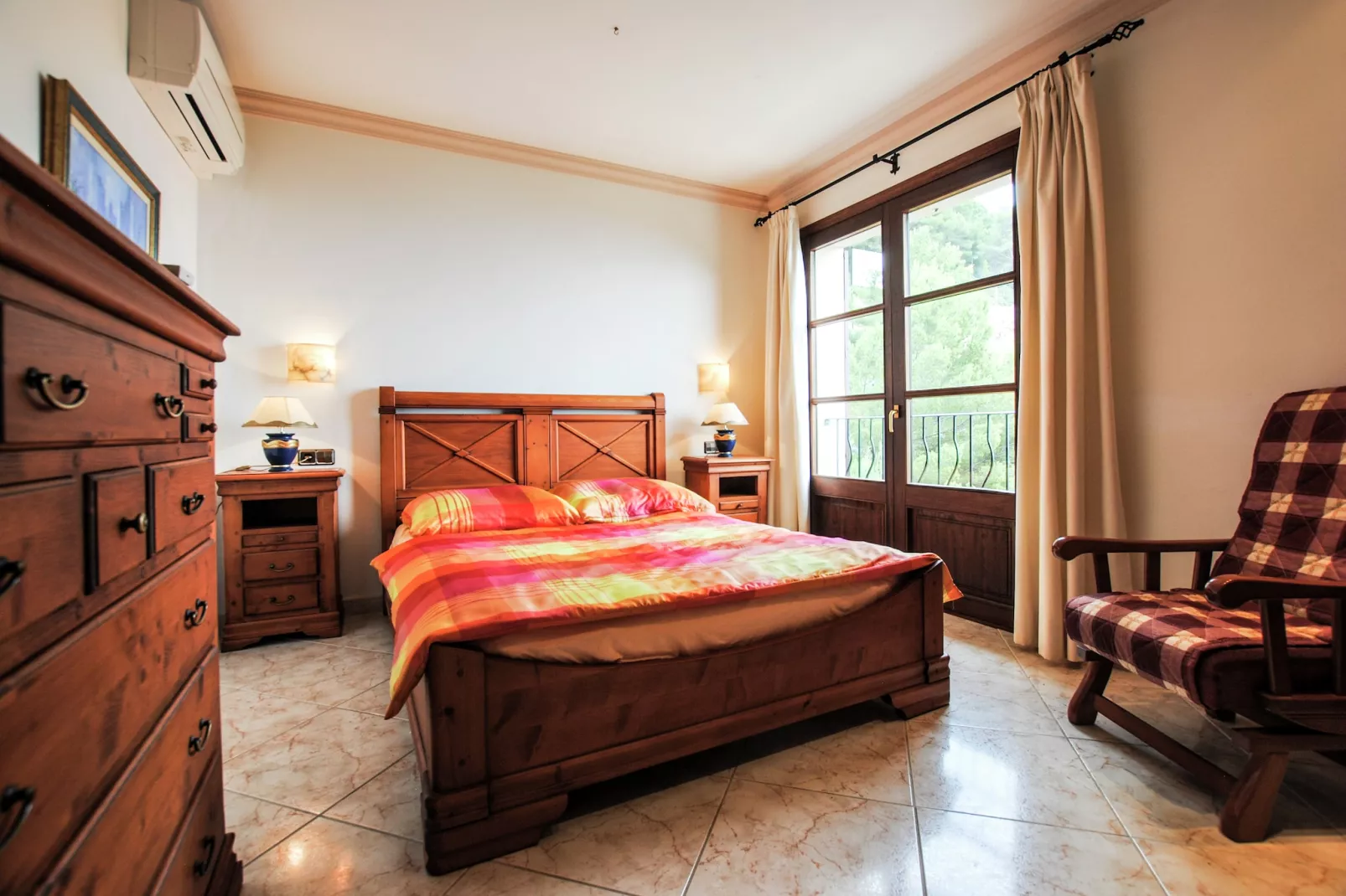 Wundeschönes & Nachhaltiges Casa Cap Vermell-Schlafzimmer