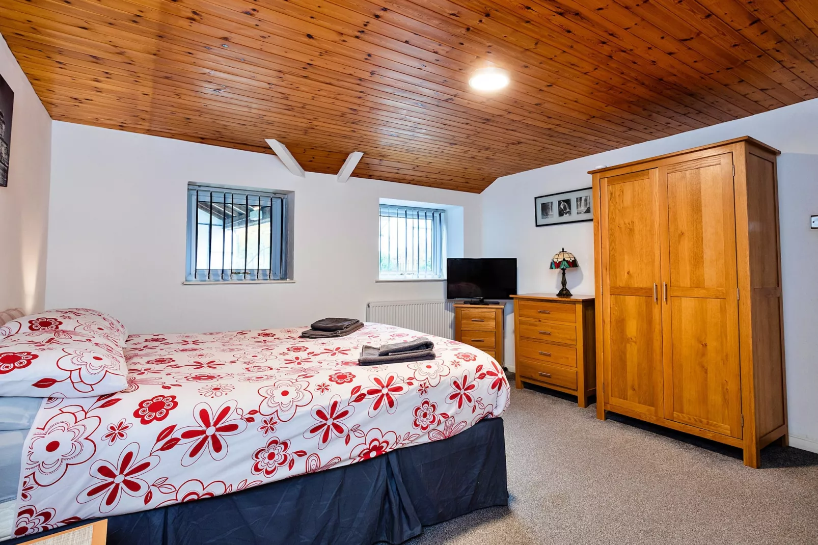 Woodstock Lodge-Bedroom