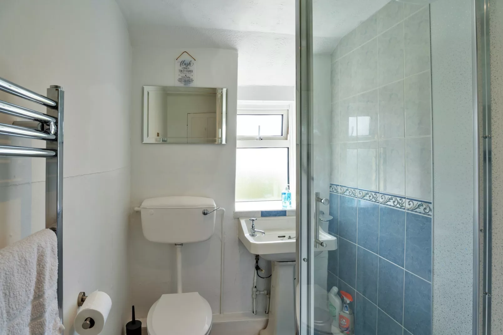 Cutkieve Farm Cottage-Bathroom