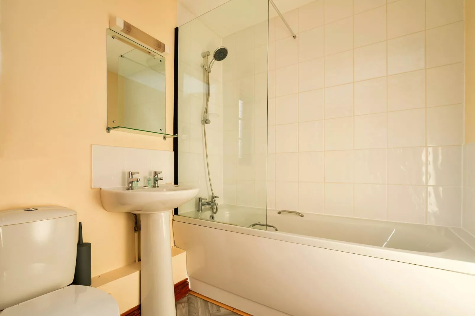 Walton Maisonette-Bathroom